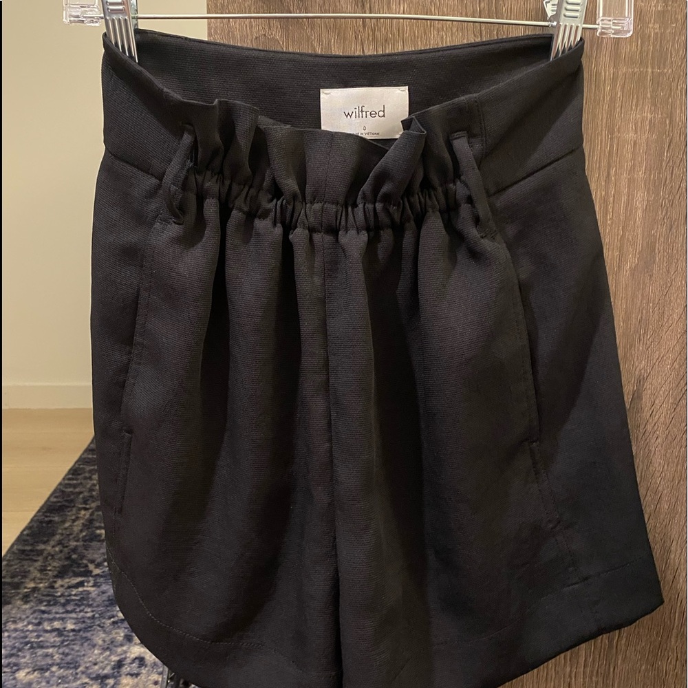 Cute black aritzia shorts